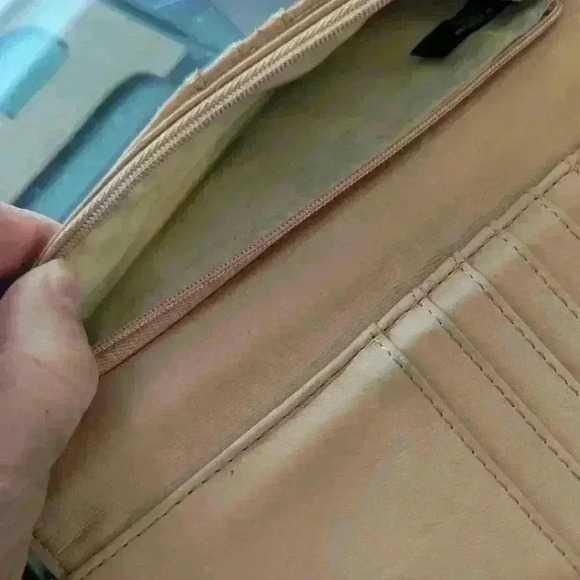 Guess Tri-fold Wallet - Picture 7 of 15